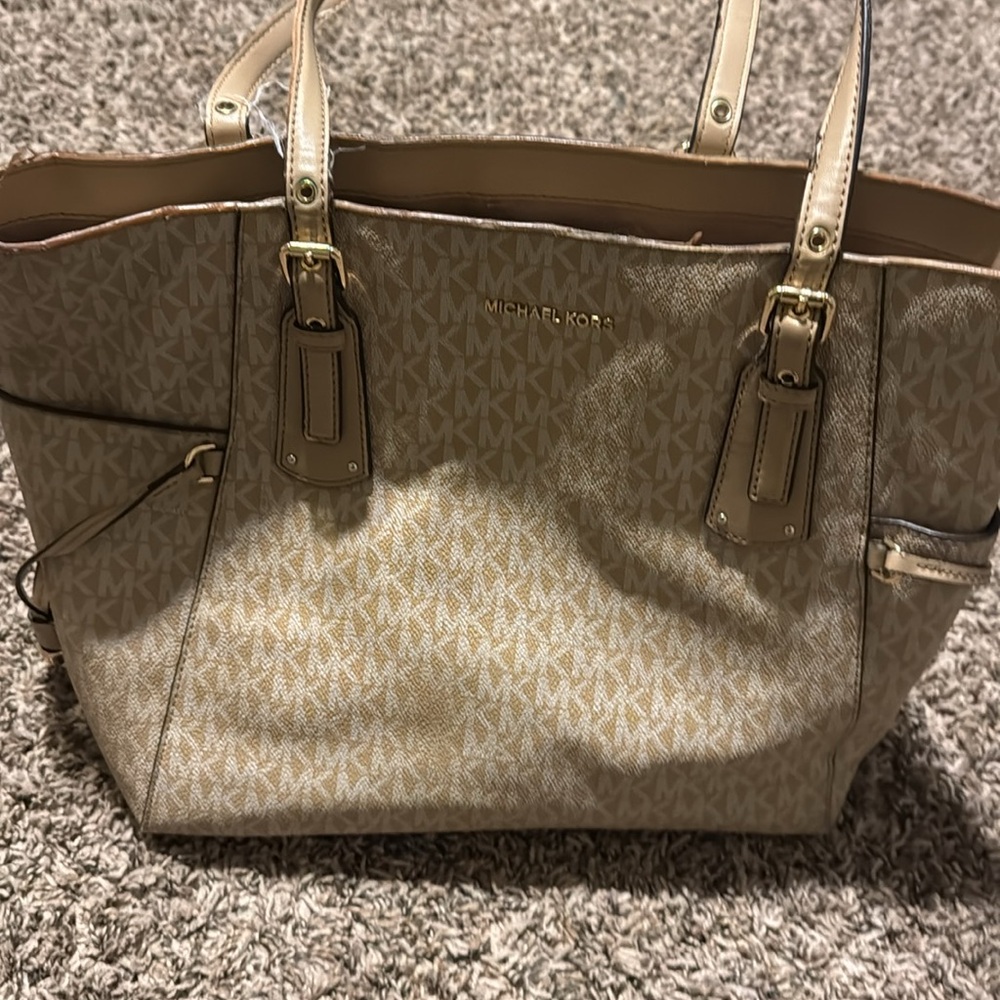Handbag - Picture 3 of 3